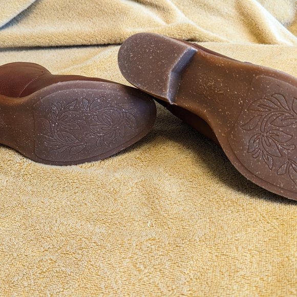 B. O. C. Women's Lucy Ankle Booties - Picture 7 of 11